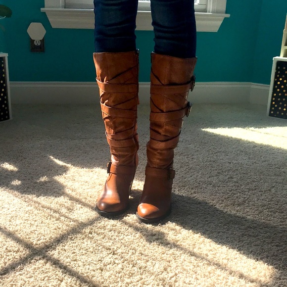 Steve Madden Renegaid Boots in cognac with straps and buckle accents! - Picture 4 of 16